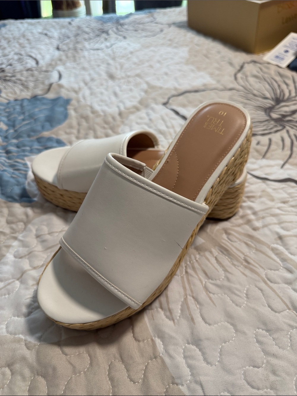 Time and Tru White Wide Strap Slide Clogs - Picture 4 of 8